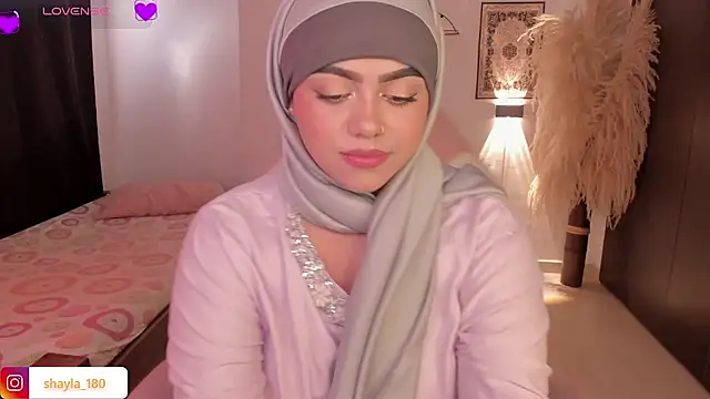 Snapshot of shayla_18 chatting on 10-17-25, 08:11 shayla 18 online show from 10-17-25, 08:11