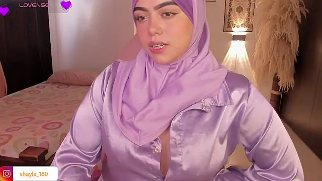 Snapshot of shayla_18 chatting on 10-23-25, 08:18 shayla 18 online show from 10-23-25, 08:18