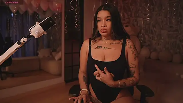 HannahW  online show from 10-24-25, 09:55