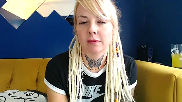 pixiedreadx online show from 11-05-25, 12:49