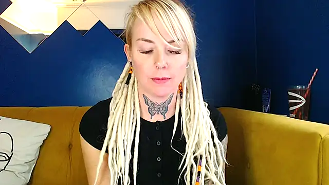 pixiedreadx online show from 11-07-25, 01:33