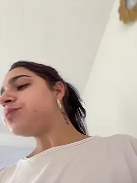 Alicia Ruiz online show from 12-17-25, 06:14