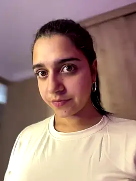 Alicia Ruiz online show from 12-18-25, 06:03