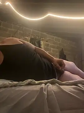 bigzae82 online show from 02-04-25, 08:02