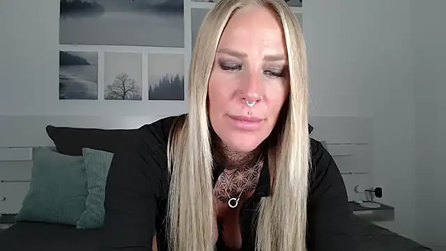 Lara-CumKitten online show from 12-19-24, 02:02