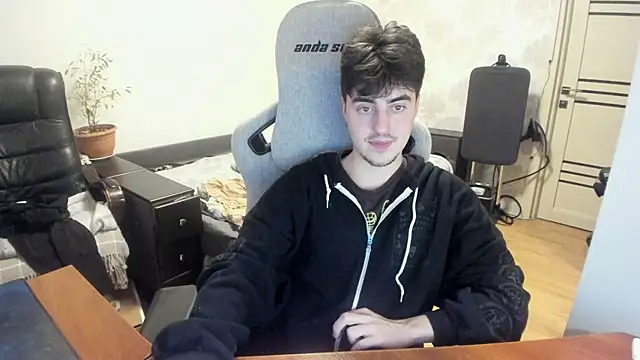 Knuckles17 online show from 11-28-25, 01:08