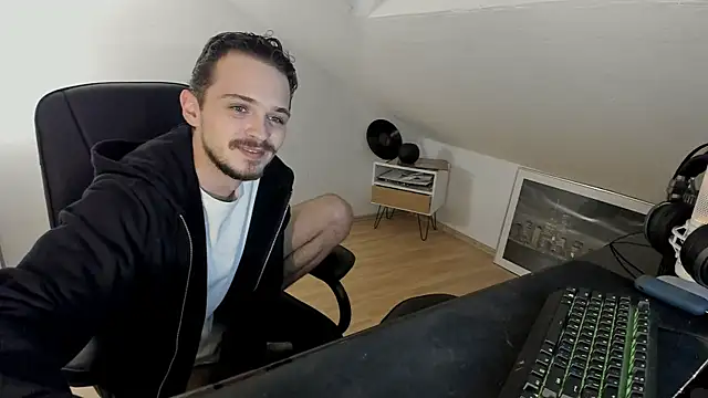 naked psy online show from 10-22-25, 11:15