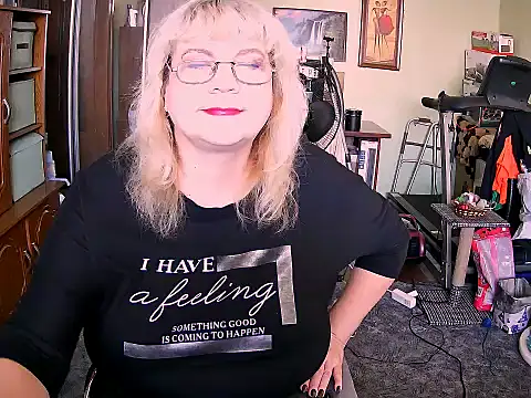 Snapshot of LOLA8888 chatting on 09-19-25, 10:27 LOLA8888 online show from 09-19-25, 10:27