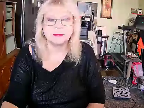 Snapshot of LOLA8888 chatting on 09-27-25, 11:15 LOLA8888 online show from 09-27-25, 11:15