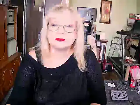 Snapshot of LOLA8888 chatting on 09-28-25, 10:42 LOLA8888 online show from 09-28-25, 10:42