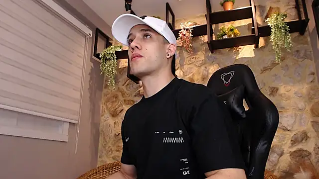 alexgiraldo  online show from 01-18-25, 11:11