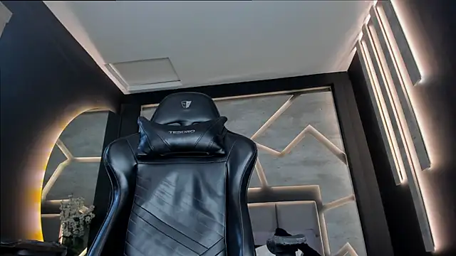 alexgiraldo  online show from 02-24-25, 08:36