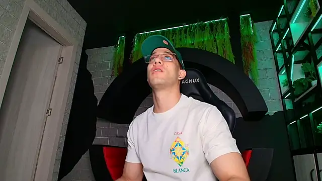 alexgiraldo  online show from 03-22-25, 11:21