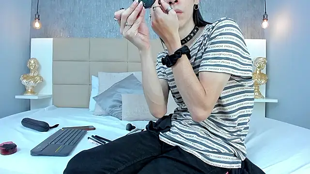 Hecatee 77 online show from 03-19-26, 07:29