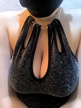 Snapshot of Lolytta chatting on 10-28-25, 11:58 Lolytta online show from 10-28-25, 11:58