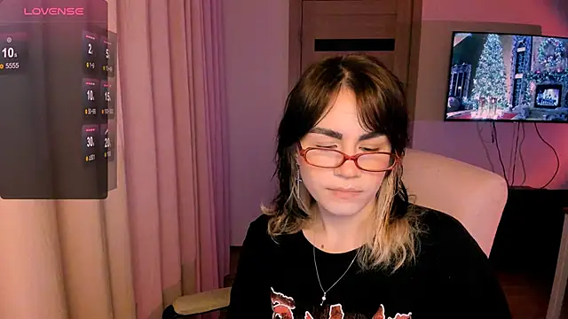 Snapshot of _selectrra chatting on 12-26-24, 02:37  selectrra online show from 12-26-24, 02:37