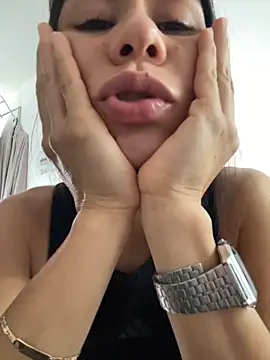 Snapshot of dominantandsubmissiveshow chatting on 11-15-25, 08:27 dominantandsubmissiveshow online show from 11-15-25, 08:27