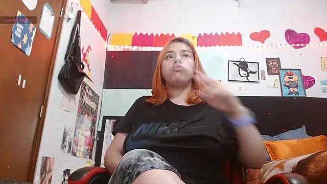 Snapshot of Saray_extrovert_ chatting on 07-09-26, 03:10 Saray extrovert online show from 07-09-26, 03:10