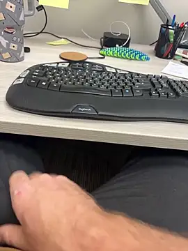 Snapshot of Bigbi6foot5 chatting on 10-15-25, 07:14 Bigbi6foot5 online show from 10-15-25, 07:14