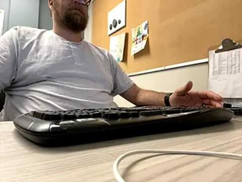 Snapshot of Bigbi6foot5 chatting on 11-06-25, 12:28 Bigbi6foot5 online show from 11-06-25, 12:28