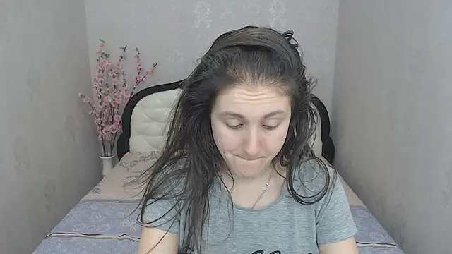 Holliy Cooper online show from 02-06-25, 01:43