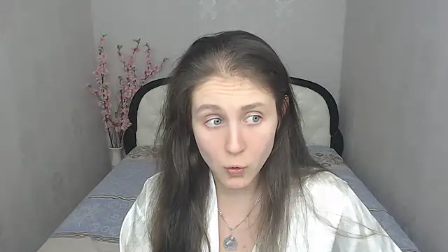 Holliy Cooper online show from 02-19-25, 08:41