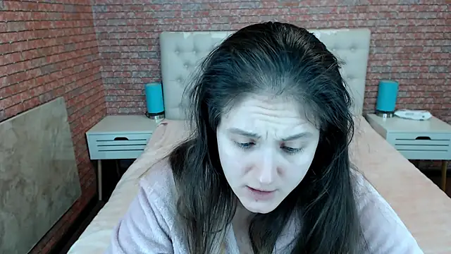 Holliy Cooper online show from 11-22-25, 08:46