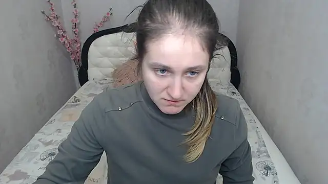 Holliy Cooper online show from 04-23-26, 08:13