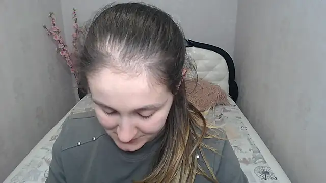 Holliy Cooper online show from 04-23-26, 12:29