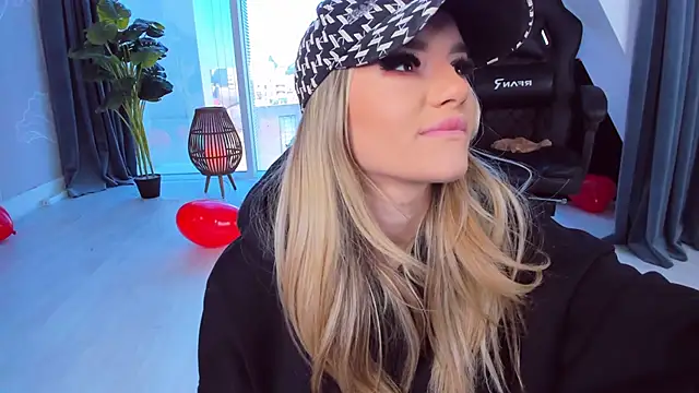 Snapshot of SpoilM3Mor3 chatting on 03-05-25, 11:49 SpoilM3Mor3 online show from 03-05-25, 11:49