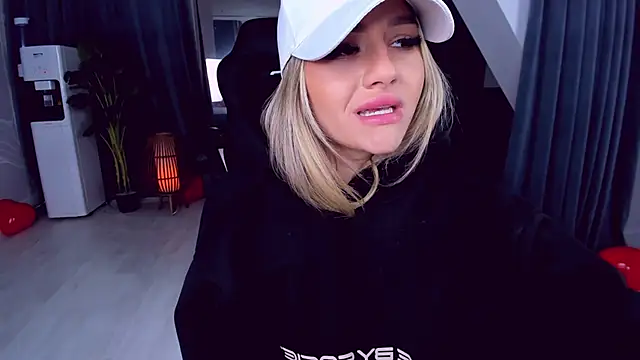 Snapshot of SpoilM3Mor3 chatting on 03-19-25, 11:39 SpoilM3Mor3 online show from 03-19-25, 11:39