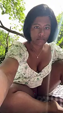 Snapshot of RoseMelanie chatting on 05-05-26, 11:40 RoseMelanie online show from 05-05-26, 11:40