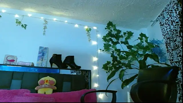 Snapshot of DULCE_ZOE chatting on 02-03-25, 05:29 DULCE ZOE online show from 02-03-25, 05:29