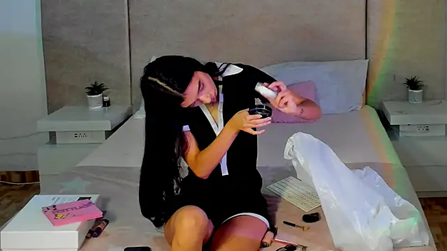 Snapshot of katt_pelaez chatting on 10-14-25, 05:36 katt pelaez online show from 10-14-25, 05:36