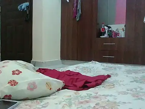 sweet-fancy online show from 10-27-25, 07:01