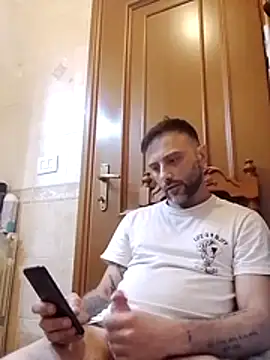 Snapshot of coppiasenzacensura chatting on 06-05-26, 04:08 coppiasenzacensura online show from 06-05-26, 04:08