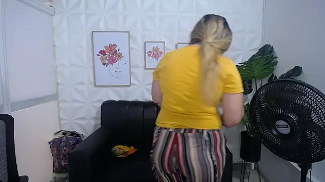 Valentinaa mature online show from 03-04-25, 08:05