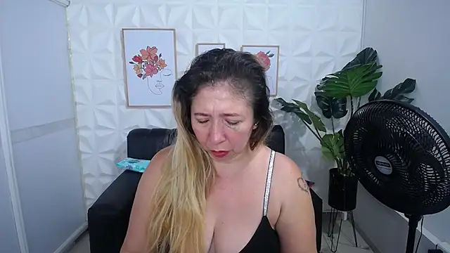 Valentinaa mature online show from 03-07-25, 12:04