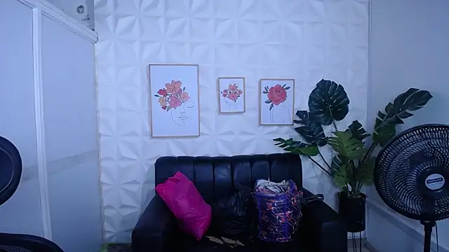 Valentinaa mature online show from 09-20-25, 10:44