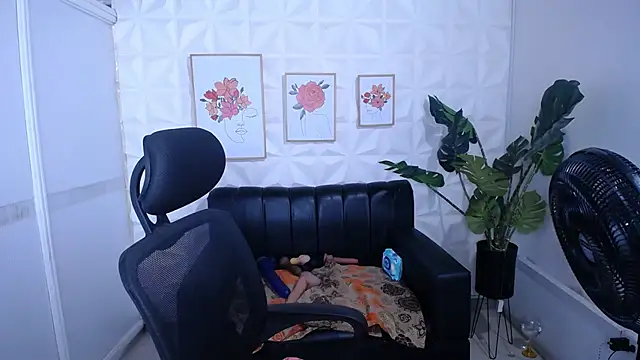 Valentinaa mature online show from 03-17-26, 08:56