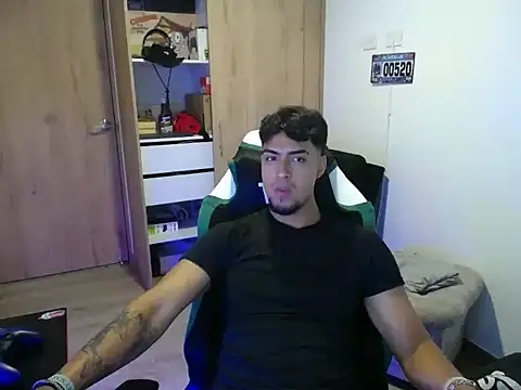 Snapshot of matias_bianco chatting on 09-15-25, 10:32 matias bianco online show from 09-15-25, 10:32