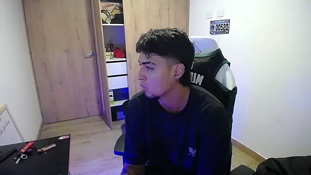 Snapshot of matias_bianco chatting on 09-25-25, 01:42 matias bianco online show from 09-25-25, 01:42