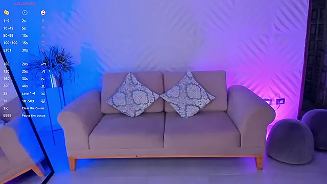 LizzHamilton   online show from 01-28-25, 09:19