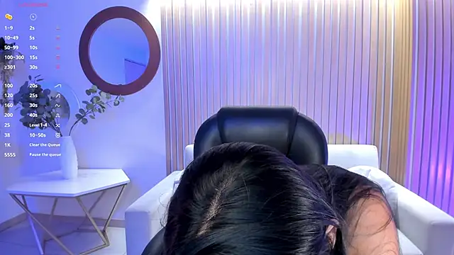 LizzHamilton   online show from 03-09-25, 12:42