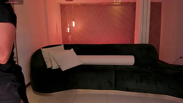 LizzHamilton   online show from 09-11-25, 08:20