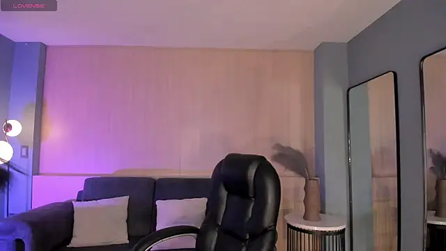 LizzHamilton   online show from 09-19-25, 12:50