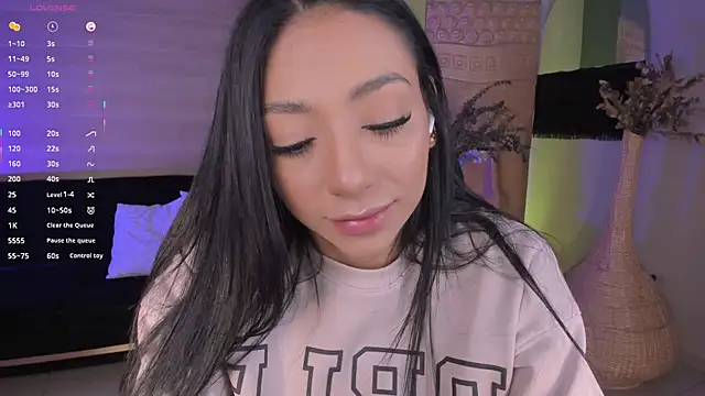 LizzHamilton   online show from 09-25-25, 08:56