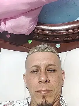 Snapshot of Somospareja1987 chatting on 02-09-25, 03:22 Somospareja1987 online show from 02-09-25, 03:22