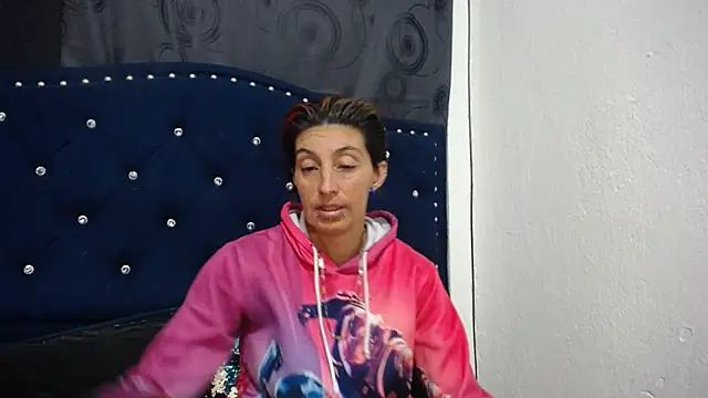 Snapshot of anyu1306 chatting on 01-18-25, 05:10 anyu1306 online show from 01-18-25, 05:10