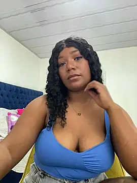 Snapshot of NanaRose77 chatting on 05-01-26, 04:44 NanaRose77 online show from 05-01-26, 04:44